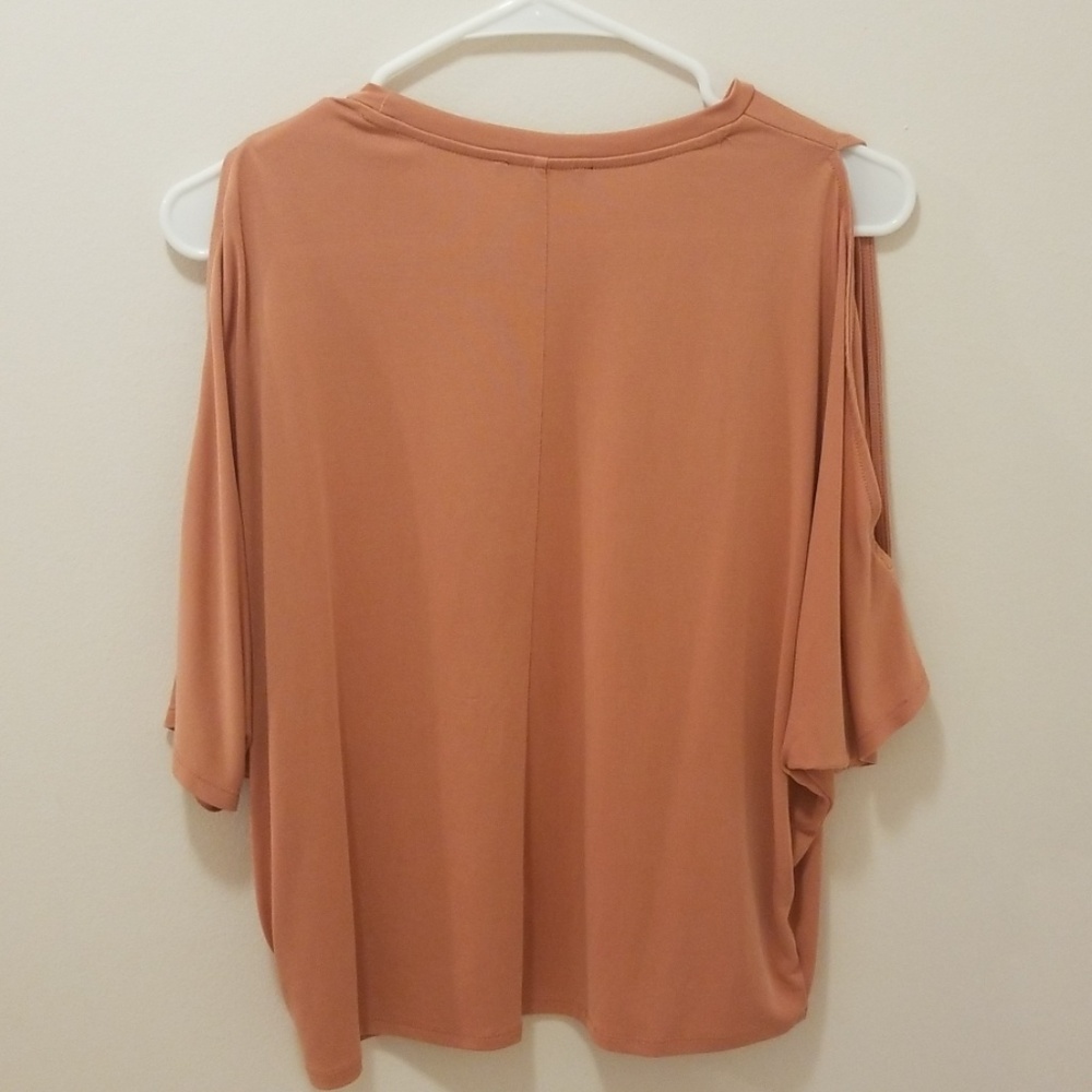 Express Cold Shoulder Wedge Top - Picture 6 of 6